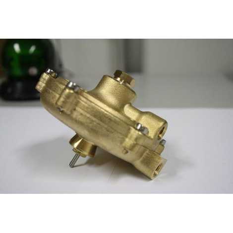 Гидравлический переключатель трехходового клапана